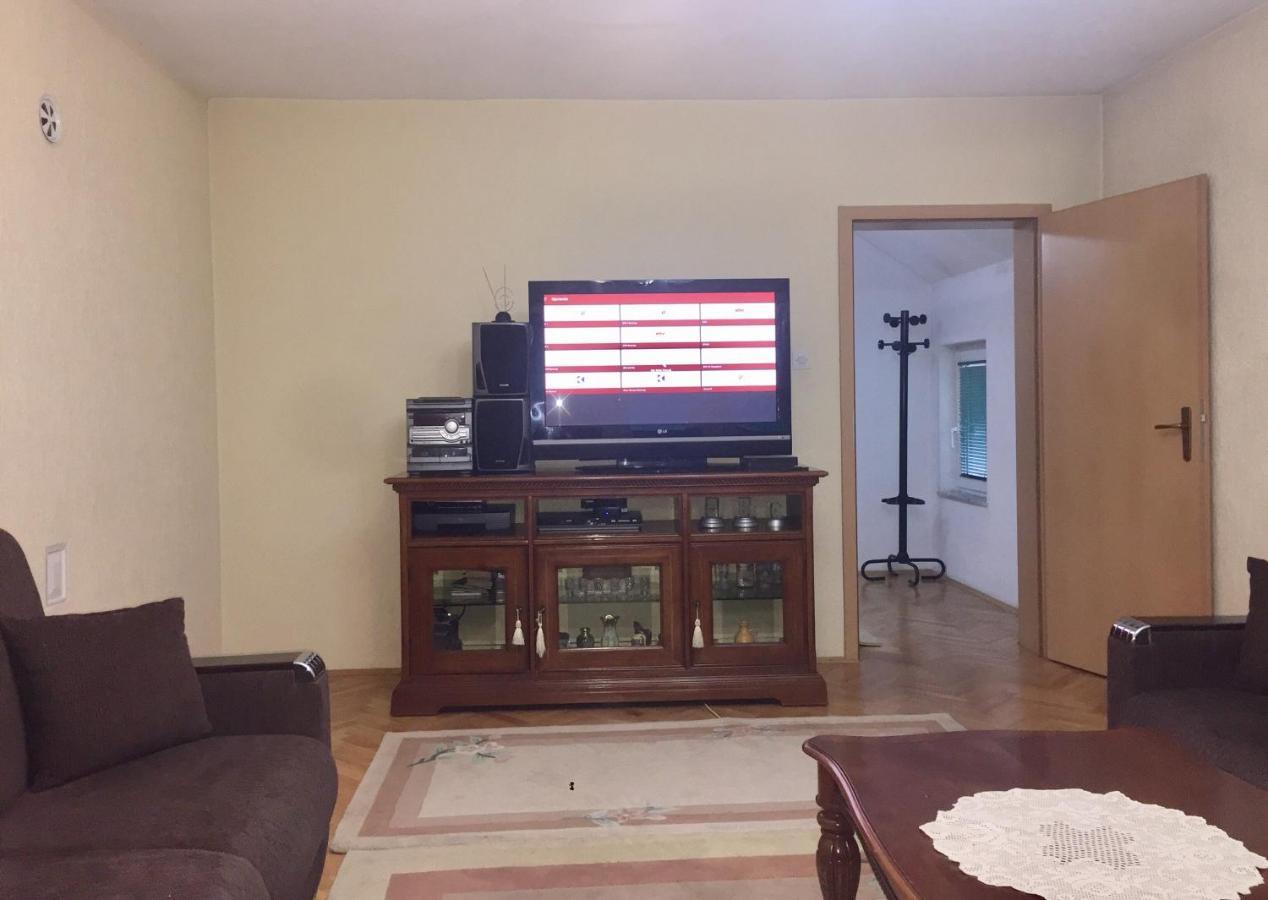Jani Apartment Пристина Екстериор снимка